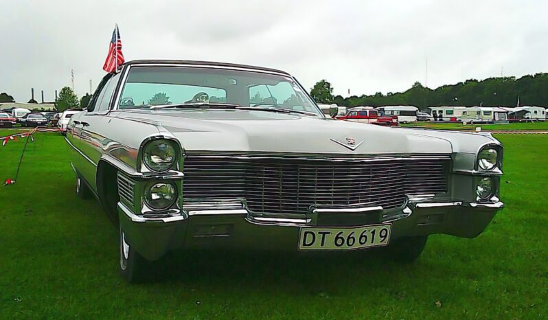 Cadillac Sedan DeVille 1965 full