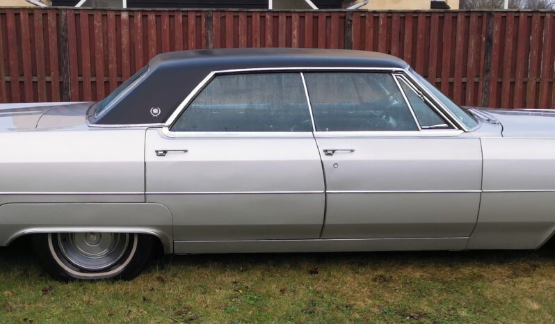 Cadillac Sedan DeVille 1965 full