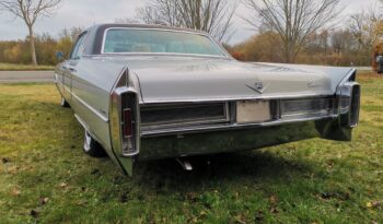 Cadillac Sedan DeVille 1965 full