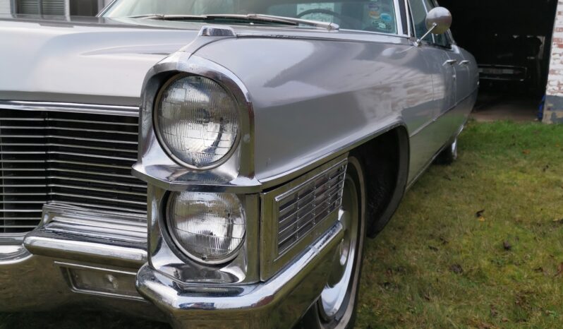 Cadillac Sedan DeVille 1965 full