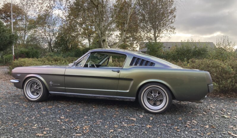 Ford Mustang Fastback full