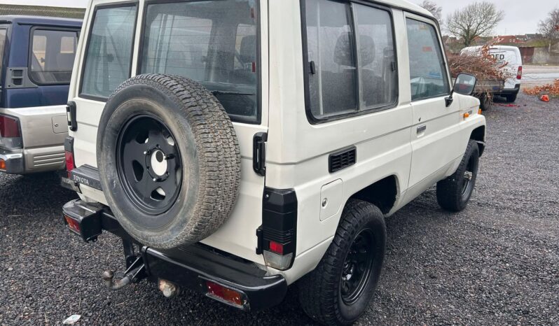 Toyota Landcruiser LJ 70 full