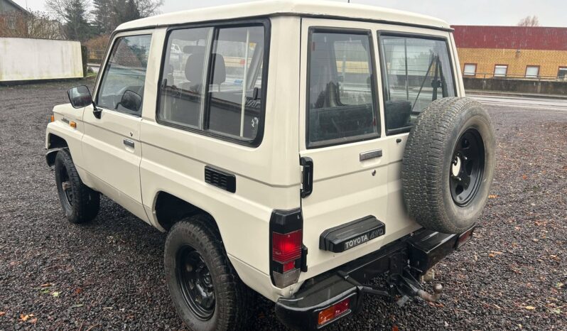 Toyota Landcruiser LJ 70 full