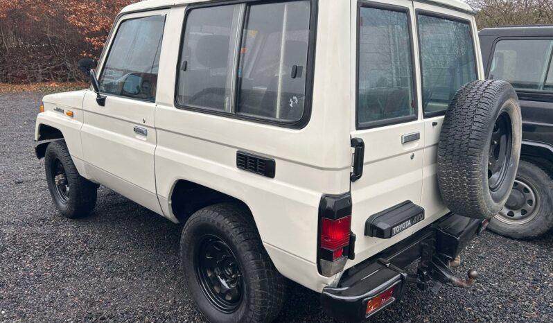 Toyota Landcruiser LJ 70 full