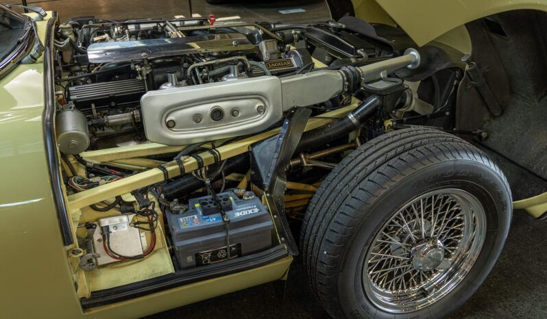 Jaguar E-Type V12 Roadster full