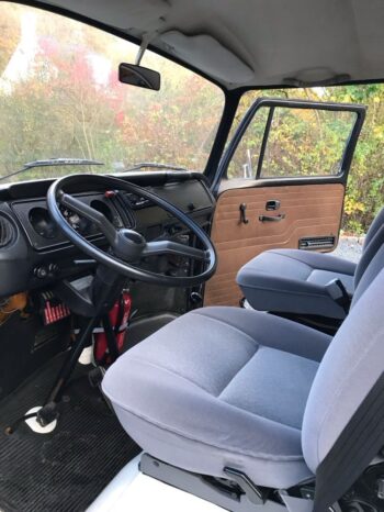 VW T2 Bay window camper van full