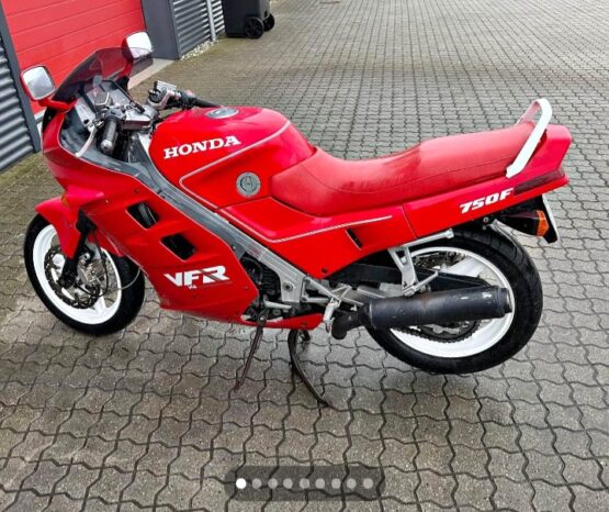 Honda VFR750F RC24 full