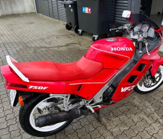 Honda VFR750F RC24 full