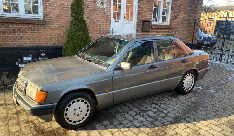 Mercedes-Benz 190 (type 201) 190E 2.0 full