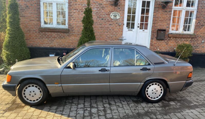 Mercedes-Benz 190 (type 201) 190E 2.0 full