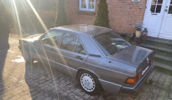 Mercedes-Benz 190 (type 201) 190E 2.0 full