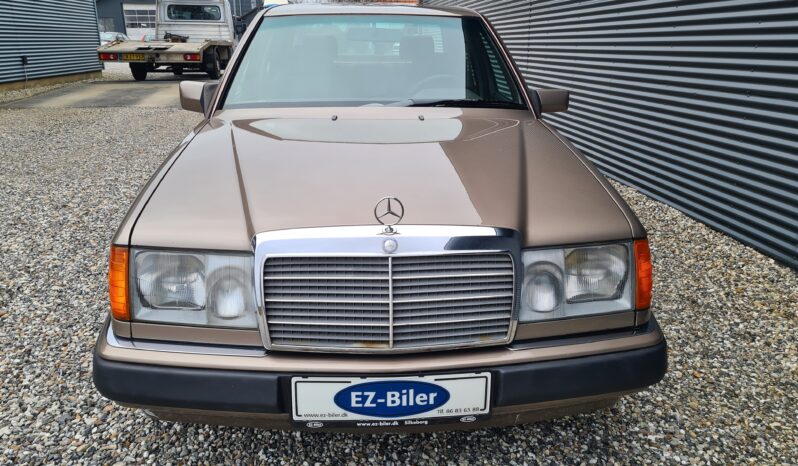 Mercedes-Benz E-Klasse (W124) 300 D full