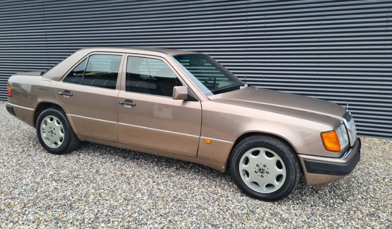 Mercedes-Benz E-Klasse (W124) 300 D full