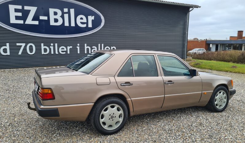 Mercedes-Benz E-Klasse (W124) 300 D full