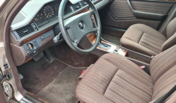 Mercedes-Benz E-Klasse (W124) 300 D full