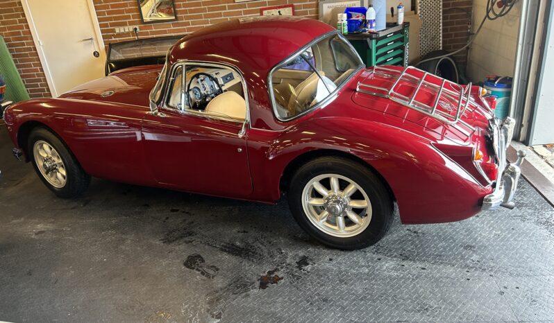 MG MGA coupe full