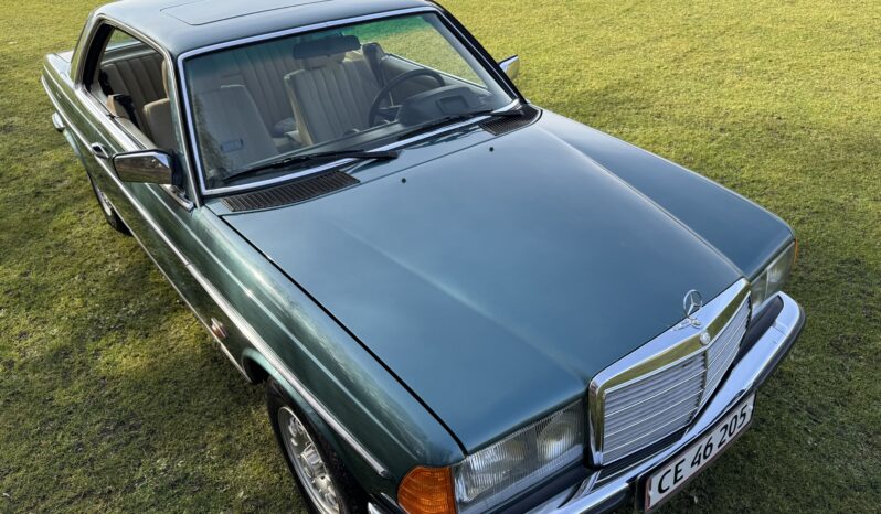 Mercedes-Benz 200-300 (W123) 230CE full