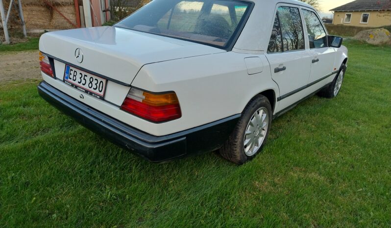 Mercedes-Benz E-Klasse (W124) 200 full