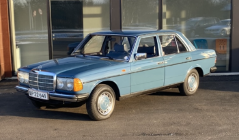 Mercedes-Benz 200-300 (W123) 200 full