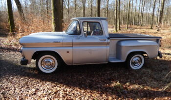 Chevrolet C10 Apache Pickup full