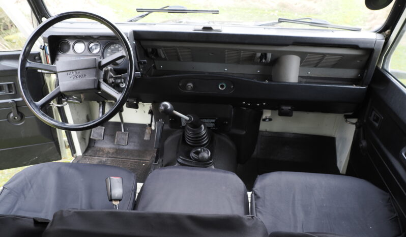 Land Rover Defender 90 full