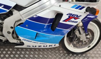Suzuki RGV 250 Gamma full