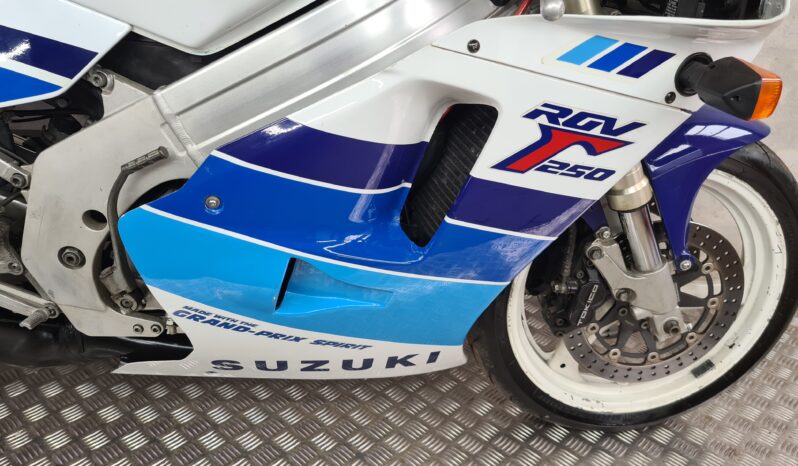 Suzuki RGV 250 Gamma full