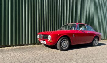 Alfa Romeo GT 1300 Bertone full