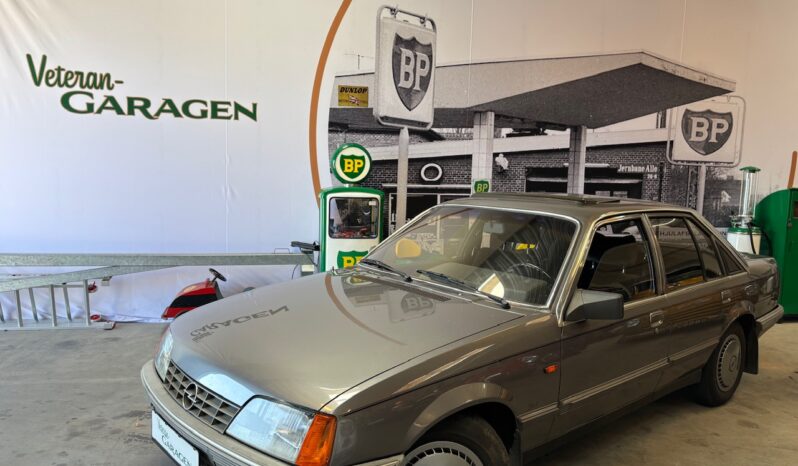 Opel Rekord 2,0 s Deluxe
