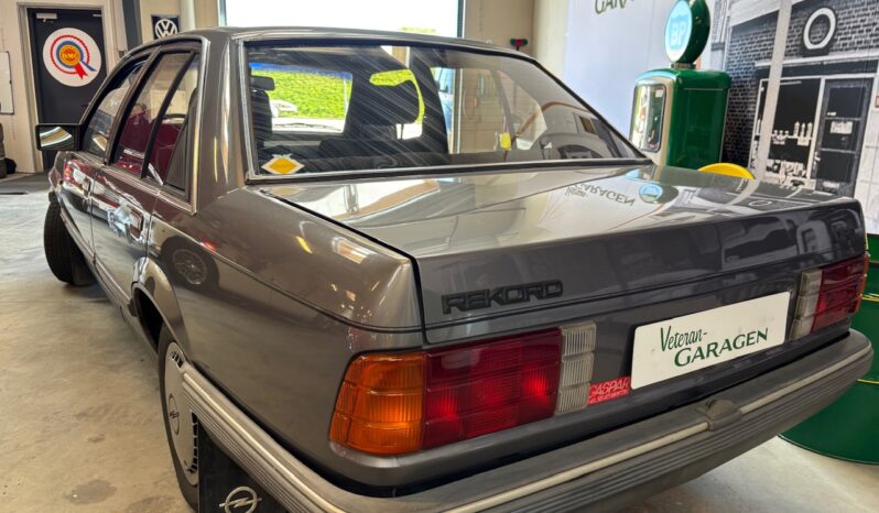 Opel Rekord 2,0 s Deluxe full