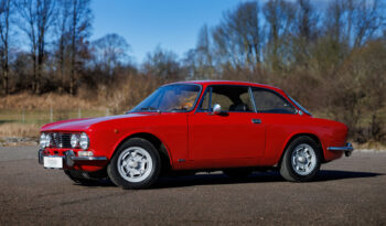 Alfa Romeo 2000 GT Veloce full
