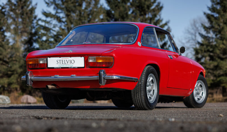 Alfa Romeo 2000 GT Veloce full