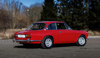 Alfa Romeo 2000 GT Veloce full
