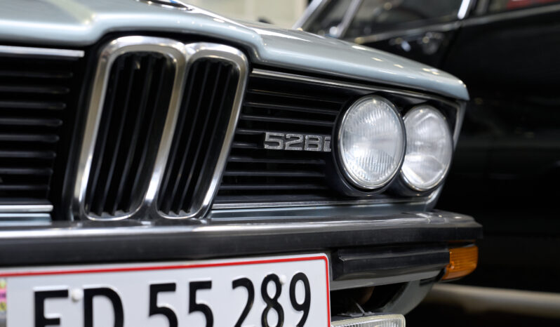 BMW 5-serie E12 528i Aut full