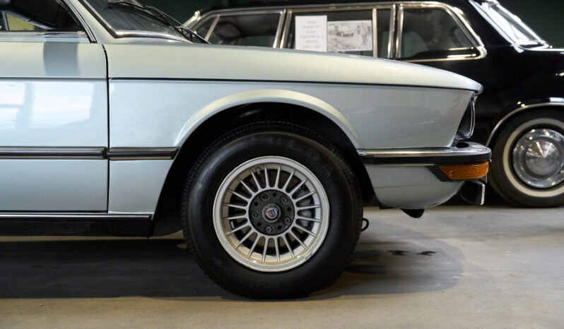BMW 5-serie E12 528i Aut full