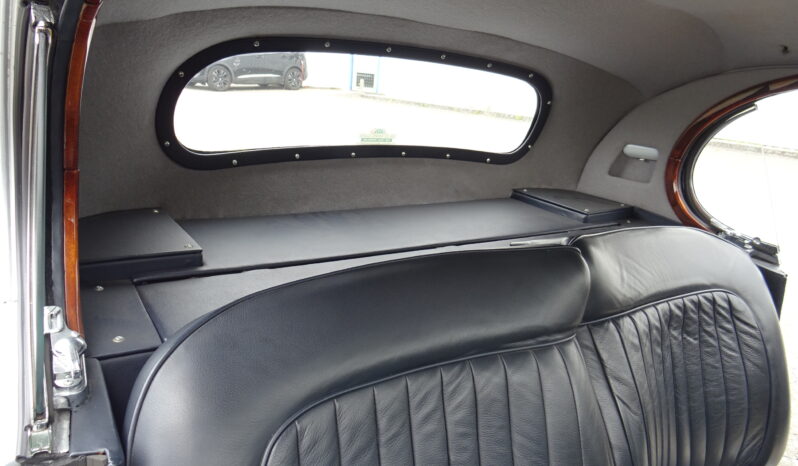 Jaguar XK 120 FHC full