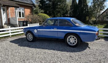 Alfa Romeo 1300 GT Junior full