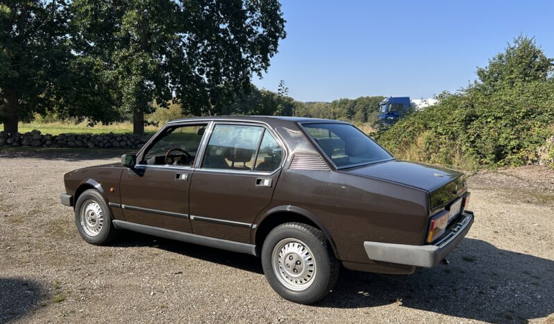 Alfa Romeo Alfetta 2000 full