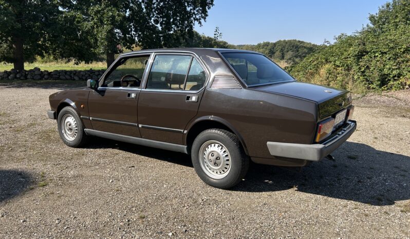 Alfa Romeo Alfetta 2000 full