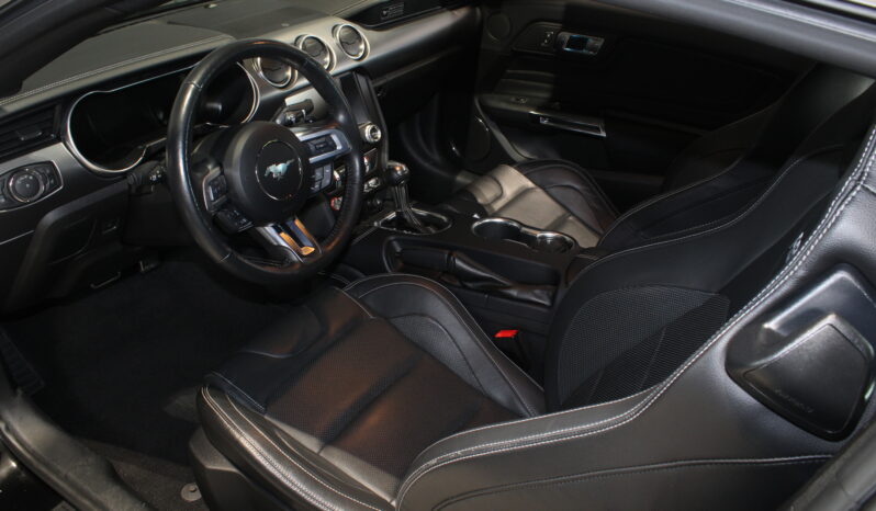 Ford Mustang 5,0 GT Fastback full