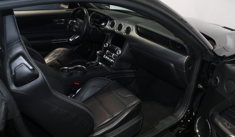 Ford Mustang 5,0 GT Fastback full