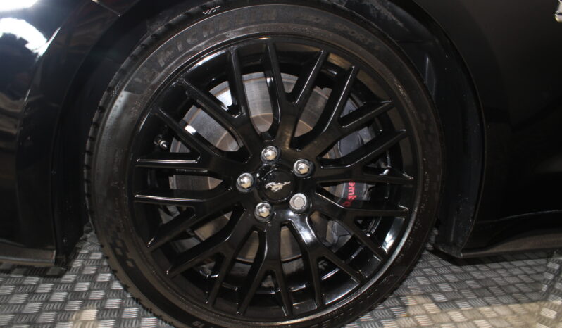 Ford Mustang 5,0 GT Fastback full