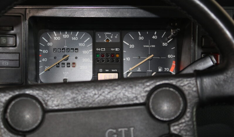 VW Golf GTI “Pirelli” full