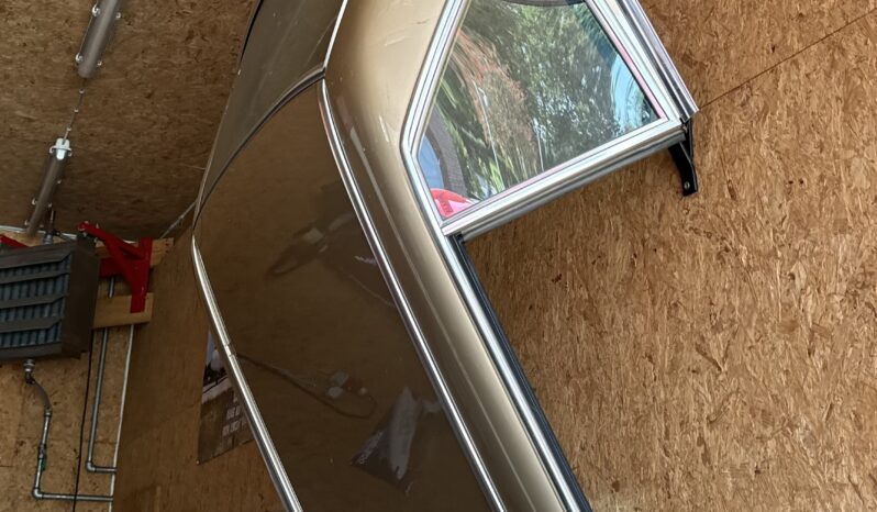 Mercedes-Benz SL-Klasse (R107) 500 full