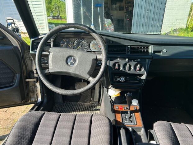 Mercedes-Benz 190 (W201) 190 full