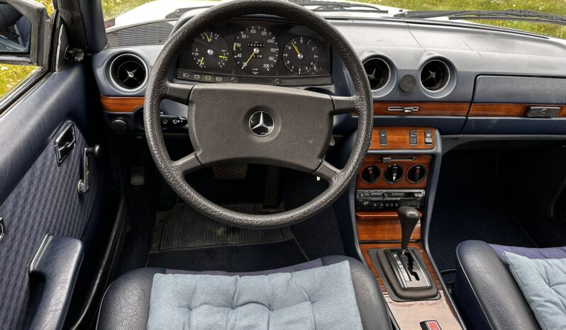 Mercedes-Benz 190-230 (W110) 230 CE Coupe full