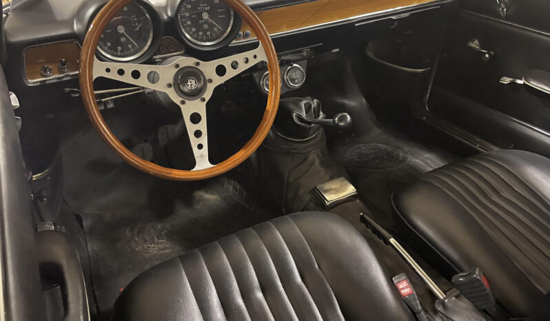 Alfa Romeo Giulia GT 1300 Junior full