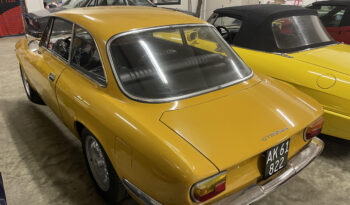 Alfa Romeo Giulia GT 1300 Junior full