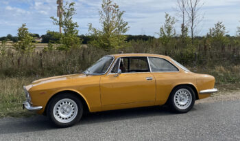 Alfa Romeo Giulia GT 1300 Junior full