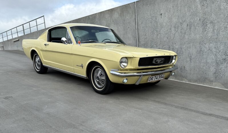 Ford Mustang Fastback full